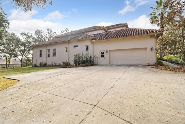 view of front facade featuring a garage