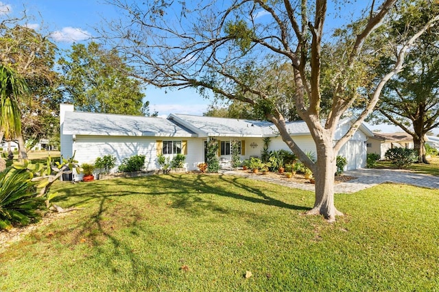 ranch-style home featuring a front yard