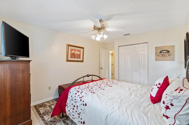 bedroom with ceiling fan, a closet, and a textured ceiling