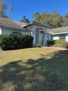 view of front of property with a front lawn