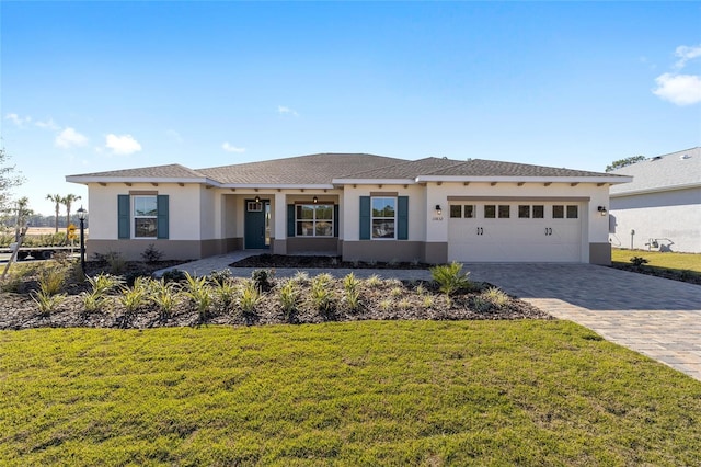 view of front of home featuring a front yard and a garage