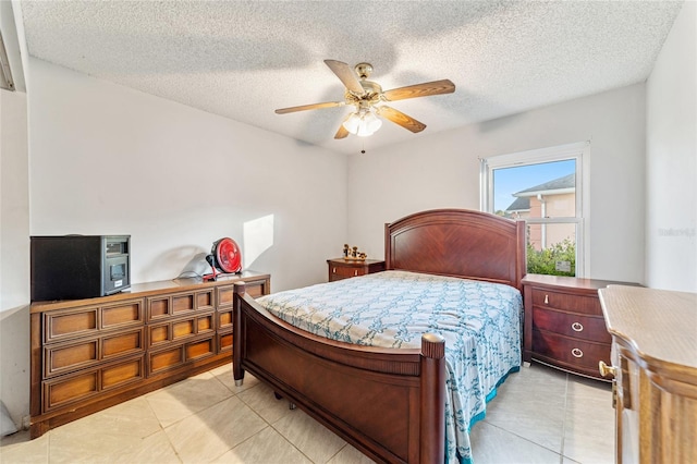 bedroom featuring ceiling fan and a textured ceiling