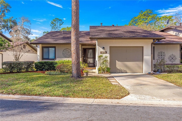 view of front of house featuring a front lawn and a garage