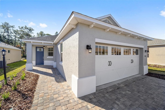 view of front facade featuring a garage