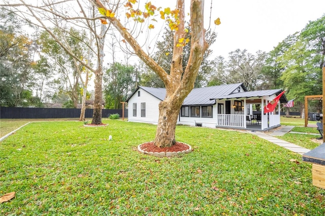 view of front of home with covered porch and a front lawn