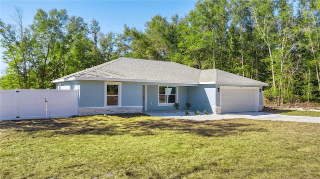 view of front of property featuring a front lawn and a garage