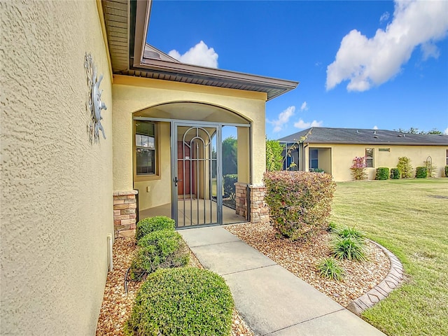 entrance to property featuring a yard