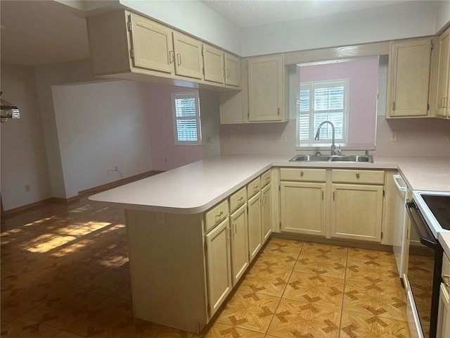 kitchen with kitchen peninsula, cream cabinets, electric range oven, and sink