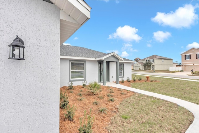 view of front facade featuring a front yard