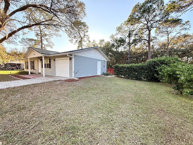 view of front of property featuring a porch, a front yard, and a garage