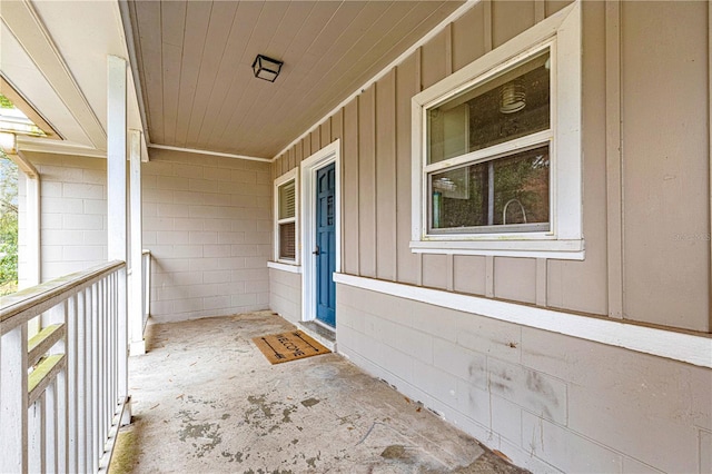 entrance to property with covered porch