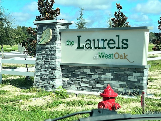 view of community / neighborhood sign