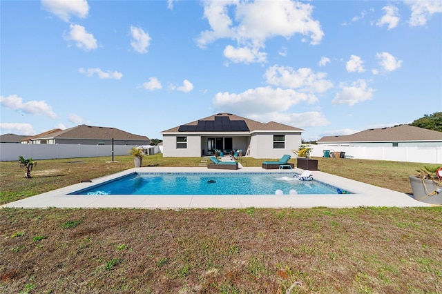 view of swimming pool featuring a lawn