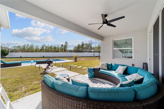 view of patio with outdoor lounge area, ceiling fan, and a fenced in pool