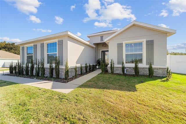 view of front facade with a front yard