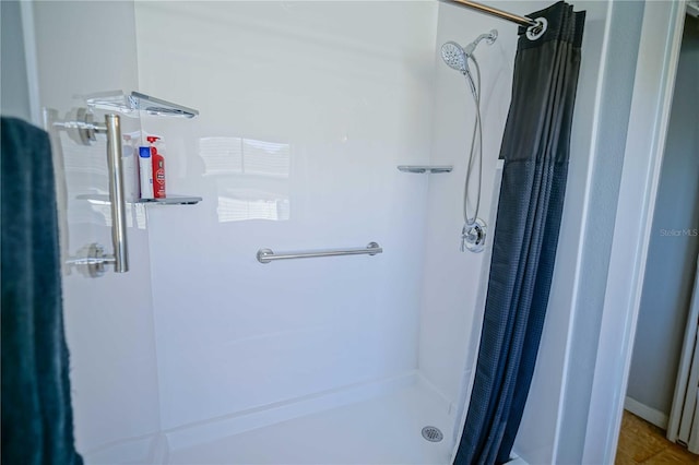 bathroom featuring curtained shower