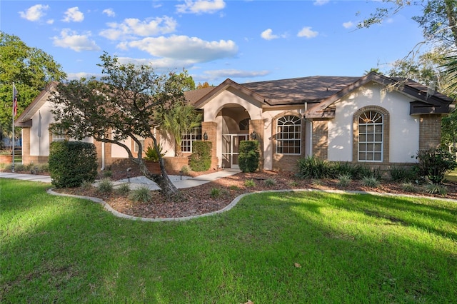 view of front of property with a front lawn