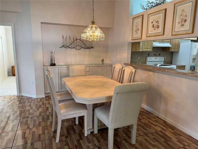 dining space with an inviting chandelier