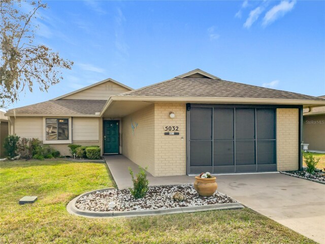 5032 SE 108th St, Belleview, FL 34420 - view of front of house featuring a front lawn
