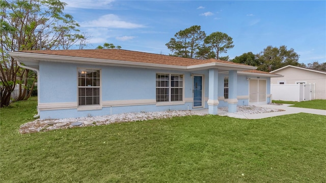 view of front of property with a front lawn