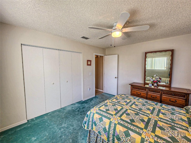 carpeted bedroom with ceiling fan, a textured ceiling, and a closet