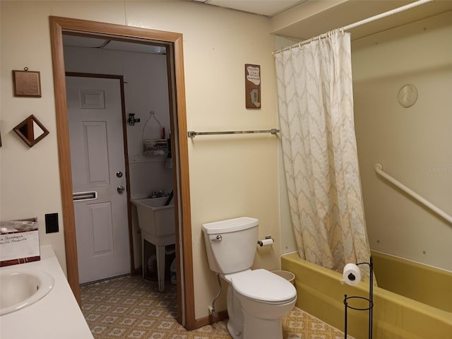 full bathroom featuring vanity, shower / bathtub combination with curtain, and toilet