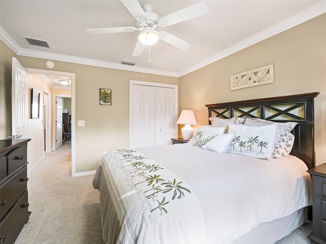 bedroom with crown molding, light carpet, ceiling fan, and a closet