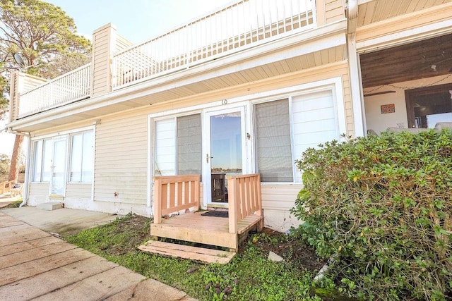 property entrance with a balcony