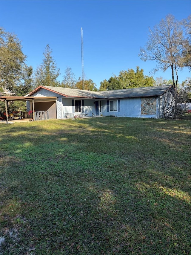 view of front of home featuring a front yard and an attached carport