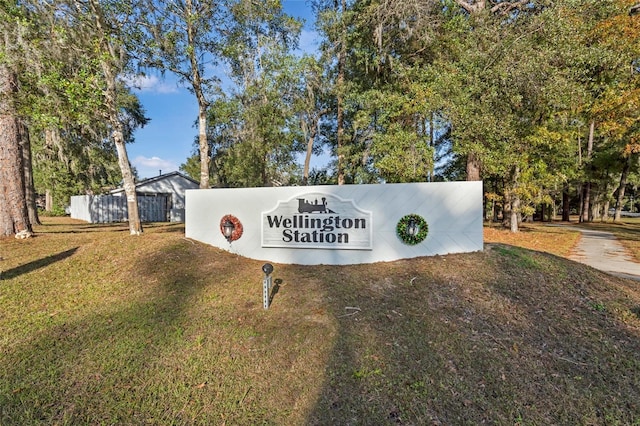 community sign featuring a lawn