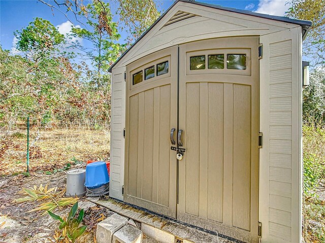 view of outbuilding