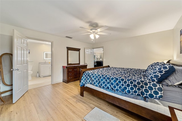 bedroom featuring ceiling fan, light hardwood / wood-style floors, connected bathroom, and sink