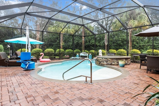 view of swimming pool featuring a lanai, an in ground hot tub, and a patio