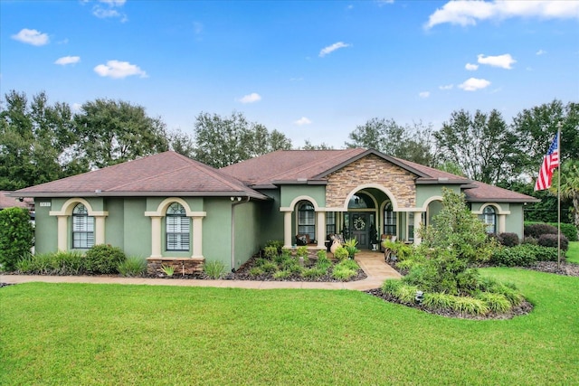 view of front of home featuring a front lawn