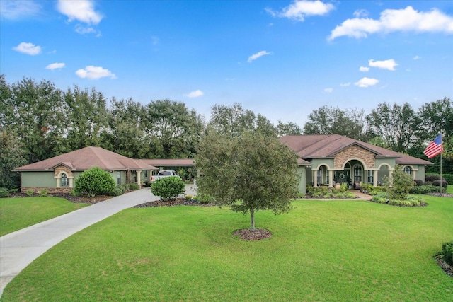 view of front of home with a front lawn