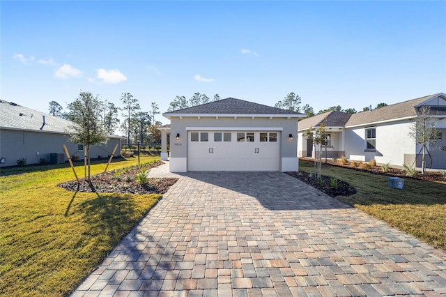 view of front of property featuring a front lawn and a garage