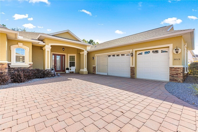 view of front facade featuring a garage