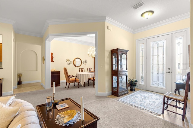 carpeted foyer with a chandelier and crown molding