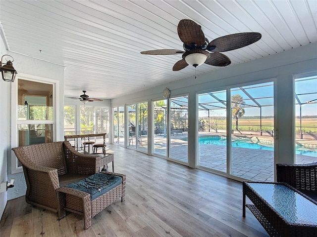 sunroom featuring ceiling fan