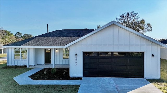 modern farmhouse style home featuring a garage and a front lawn