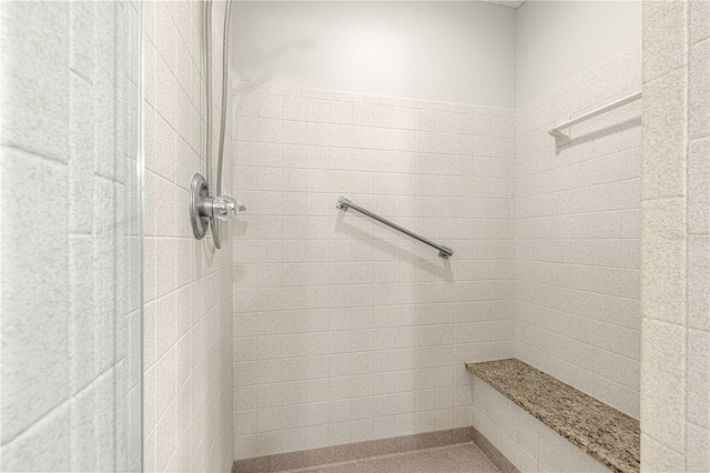 bathroom featuring a tile shower