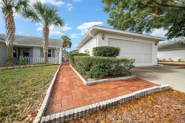 view of front facade with covered porch and a front lawn