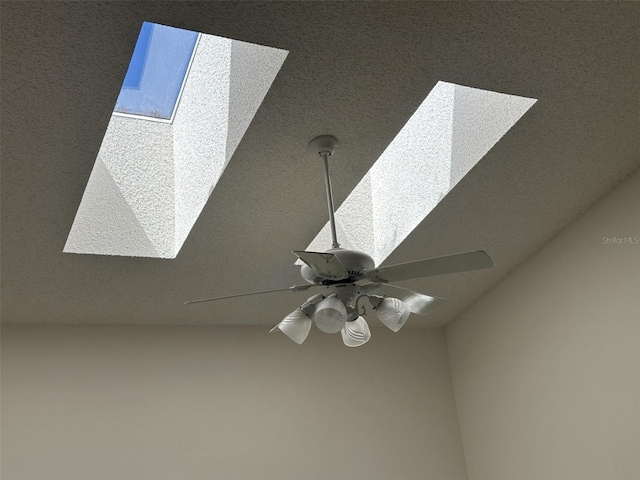 details featuring a ceiling fan