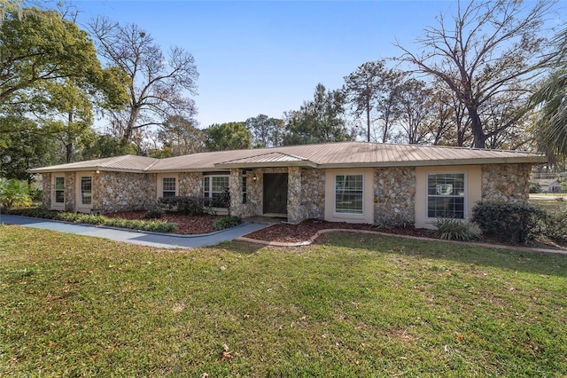 single story home with a front yard