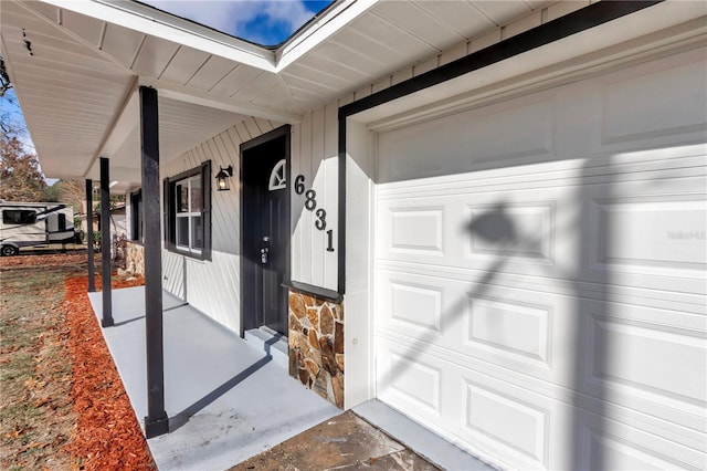 entrance to property featuring a porch