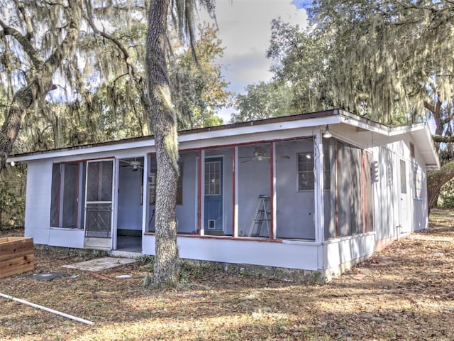 manufactured / mobile home featuring a sunroom