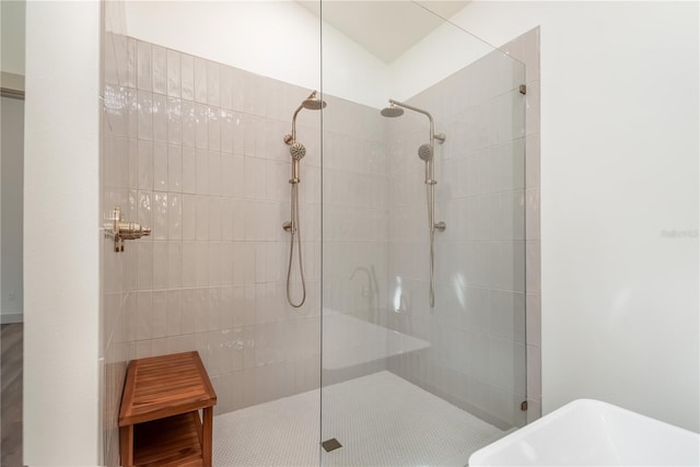 bathroom featuring a tile shower