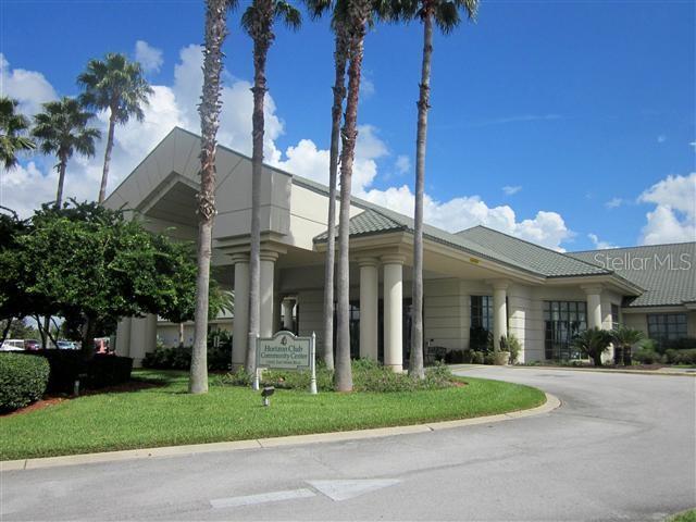 view of front facade with a front lawn