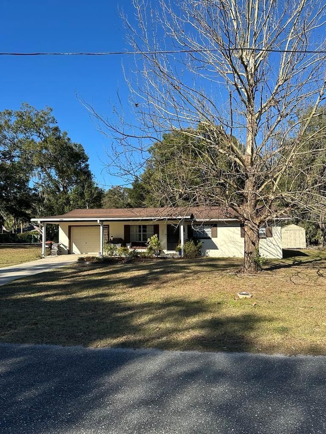 view of front of house featuring a front yard and a garage