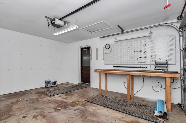 5507 SE 107th Pl, Belleview, FL 34420 - garage featuring a garage door opener